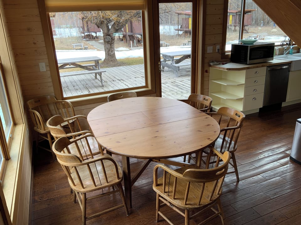 Family Cabin | Dining room