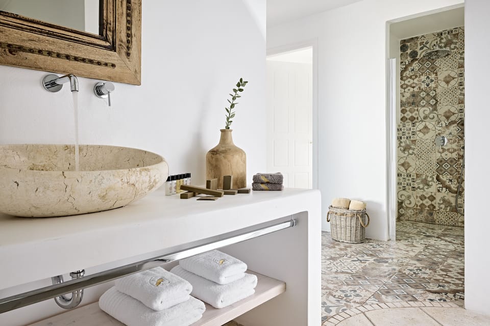 Deluxe Suite, 1 Bedroom, Sea View (Pearl) | Bathroom shower