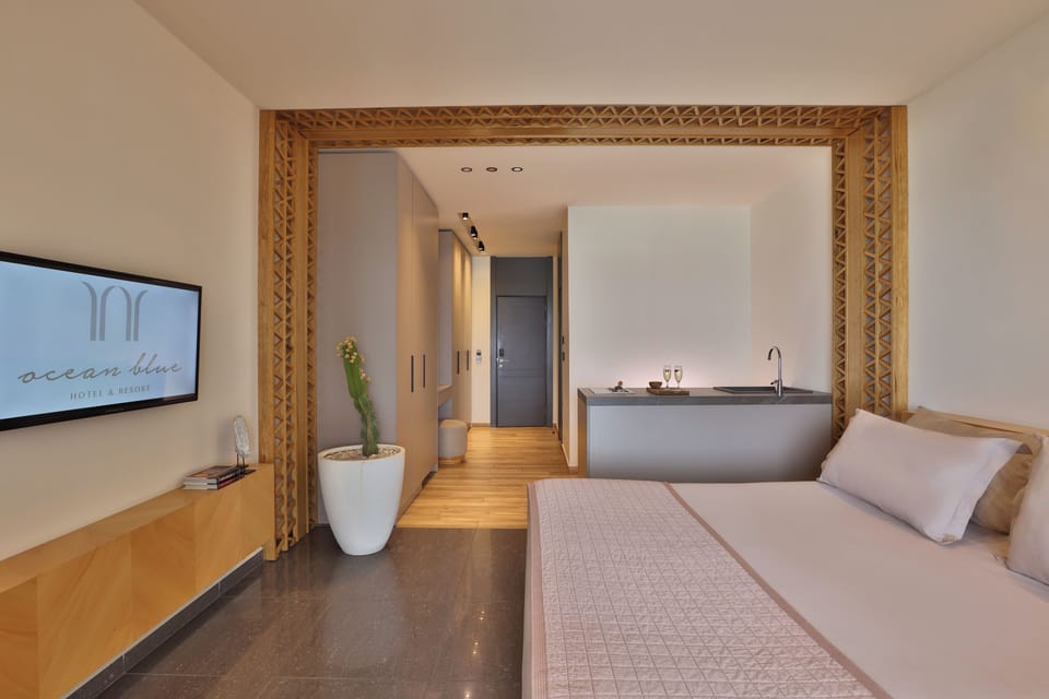 Deluxe Double Room | Desk, cribs (surcharge), rollaway beds (surcharge)