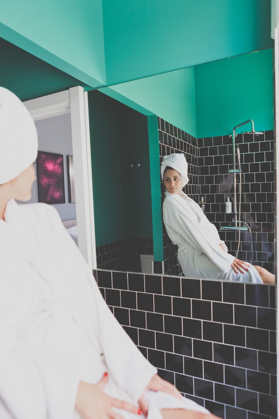 Shower, rainfall showerhead, free toiletries, hair dryer