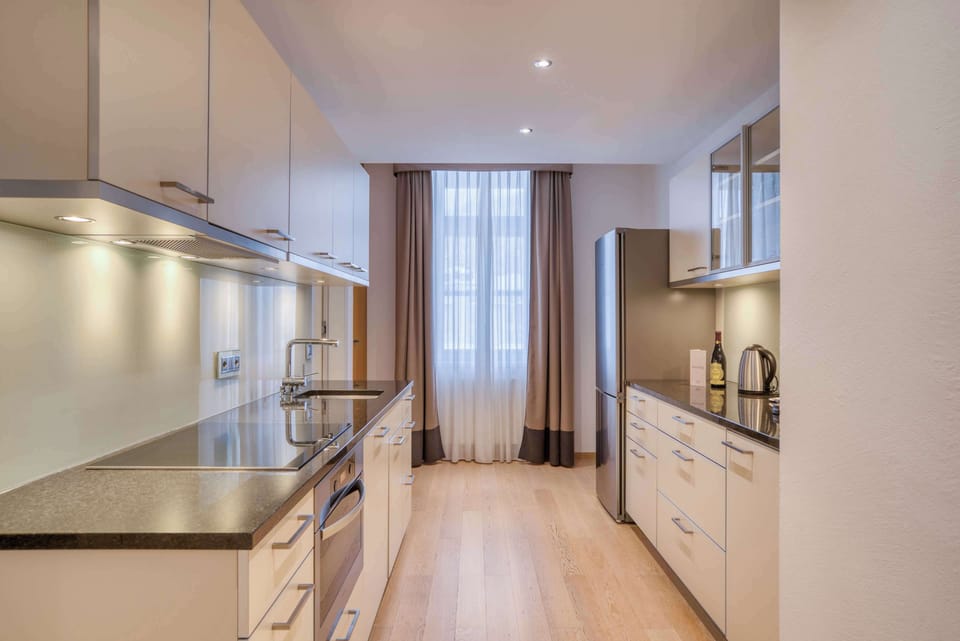 Premium bedding, down comforters, minibar, in-room safe