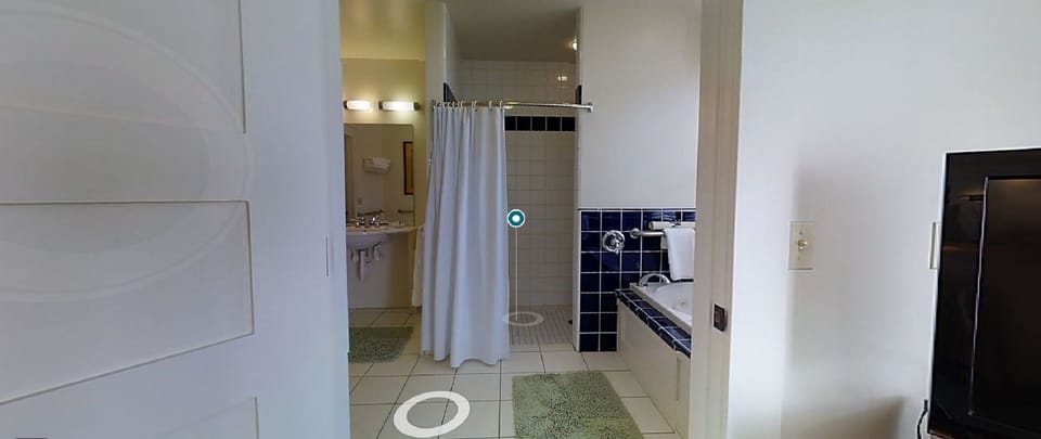 Suite, 1 King Bed, Garden View (No Pets or Children) | Bathroom | Towels
