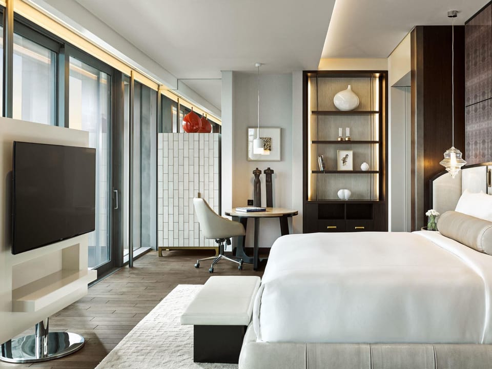 Fairmont, Suite, Club Lounge Access | Premium bedding, pillowtop beds, minibar, in-room safe
