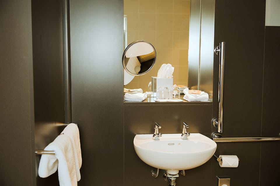 Bathroom sink