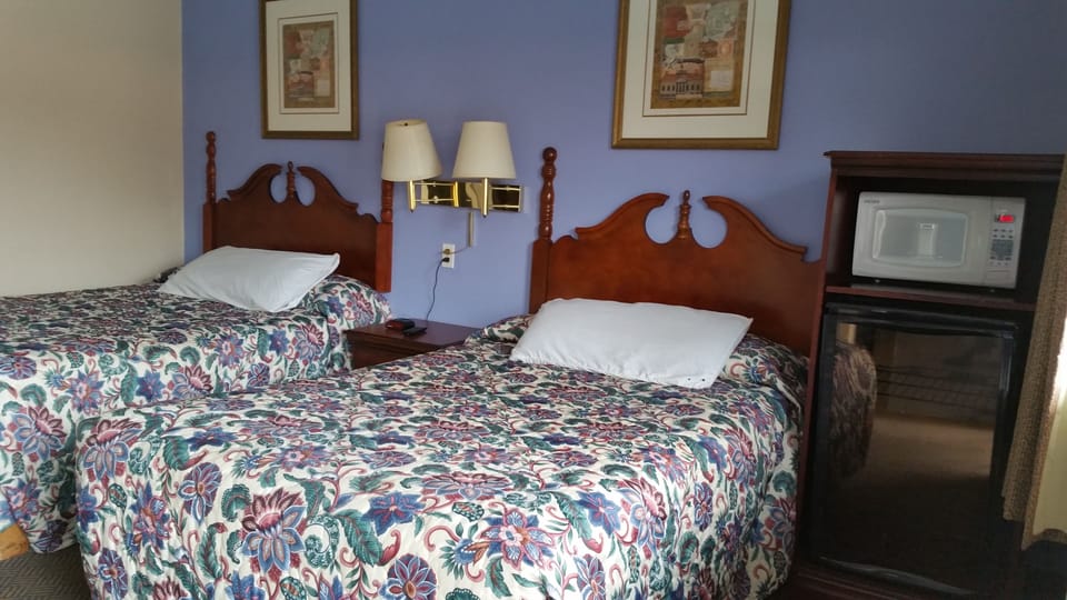 Standard Room, 2 Full Beds | Free WiFi, bed sheets