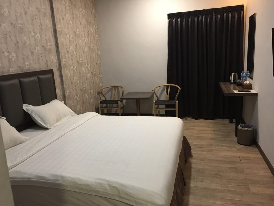 Deluxe Room | Desk, WiFi (free)