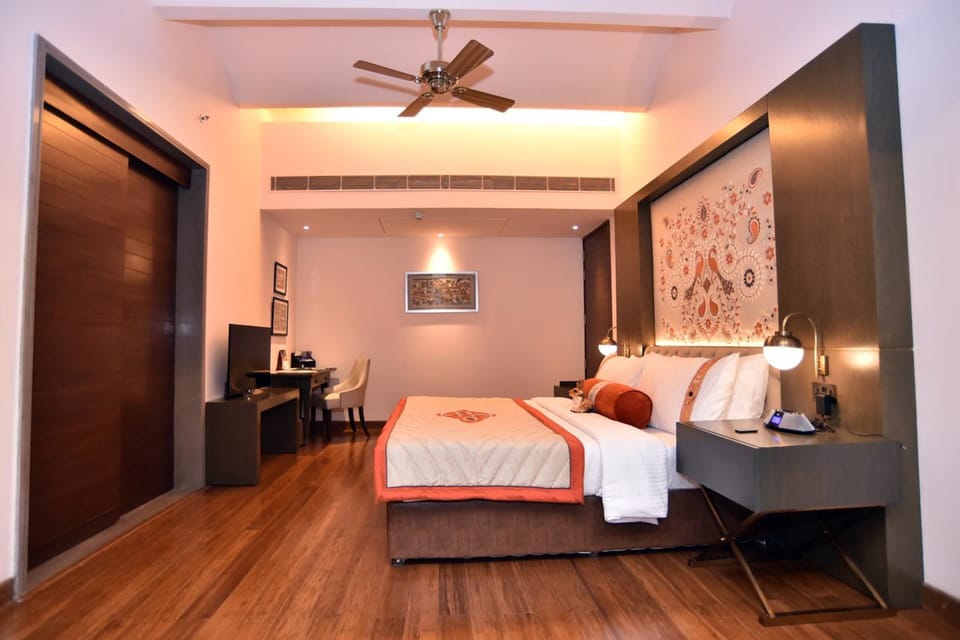Premium bedding, minibar, in-room safe, desk