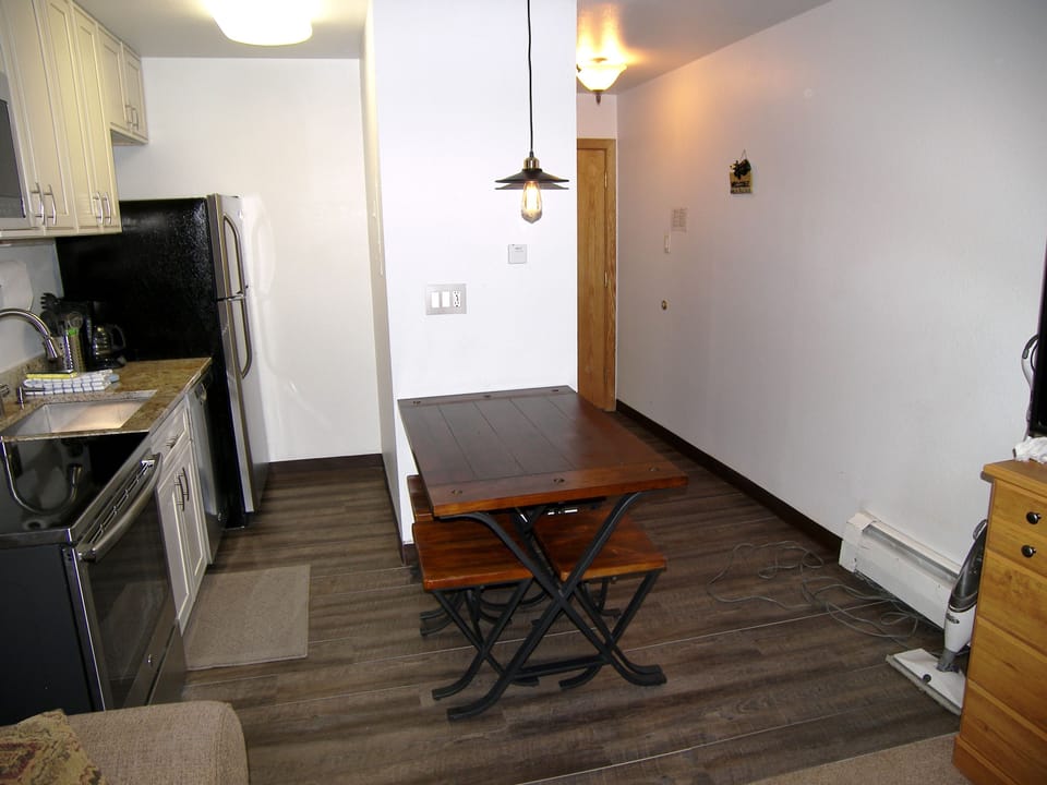 Studio, Multiple Beds, Mountain View (Copper Junction Studio Loft CJJD) | Private kitchen | Coffee/tea maker, full-size fridge, microwave, oven