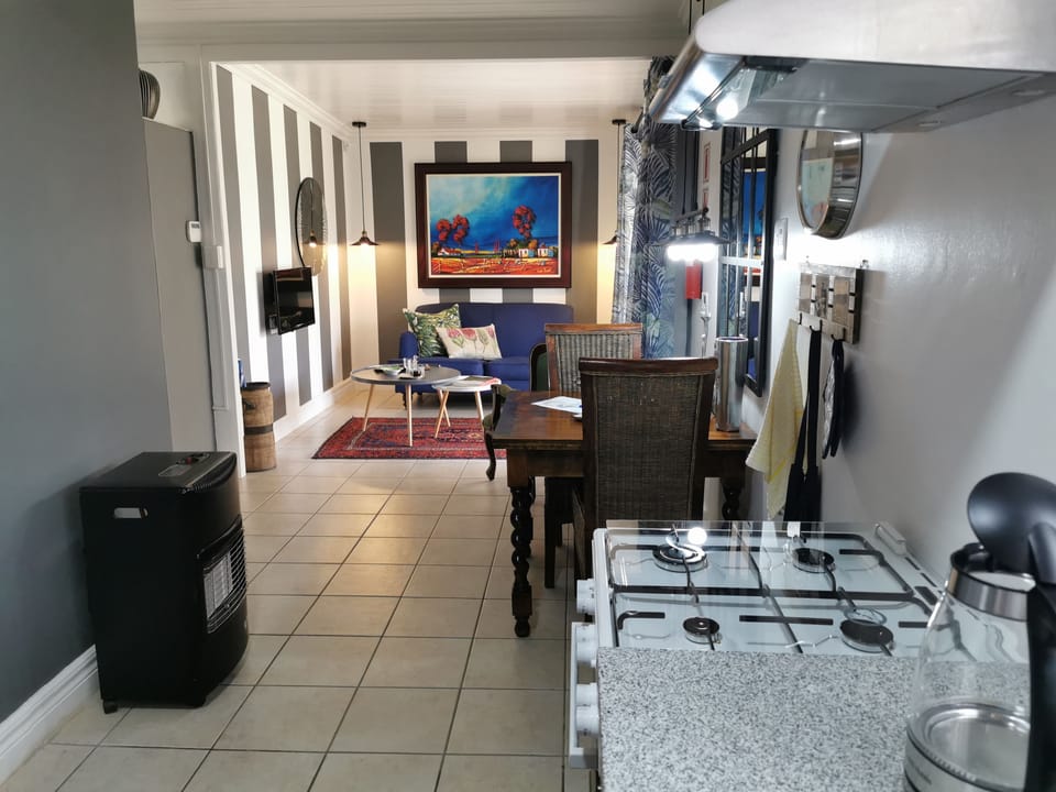Family Suite, 2 Bedrooms (Two-Bedroom Suite) | Living area | Flat-screen TV