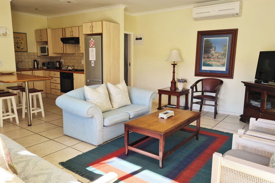 Deluxe Lavender Apartment | Living area | 32-inch LED TV with digital channels, TV