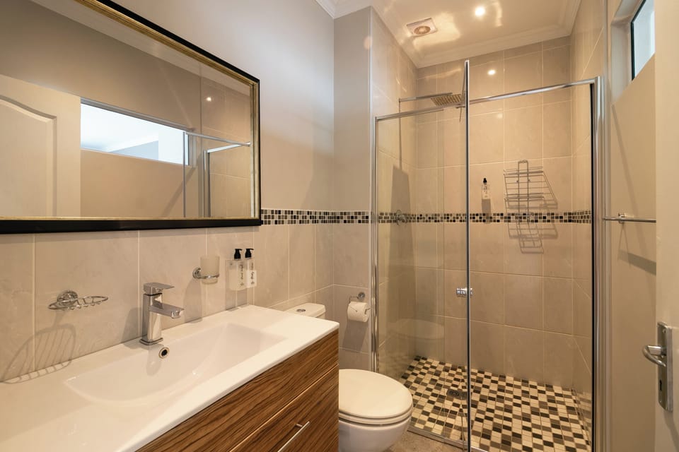 Luxury Room, Balcony, Lagoon View | Bathroom | Hair dryer, towels, soap, shampoo