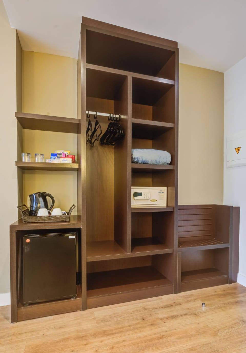 Deluxe Double Room | Minibar, in-room safe, desk, blackout drapes