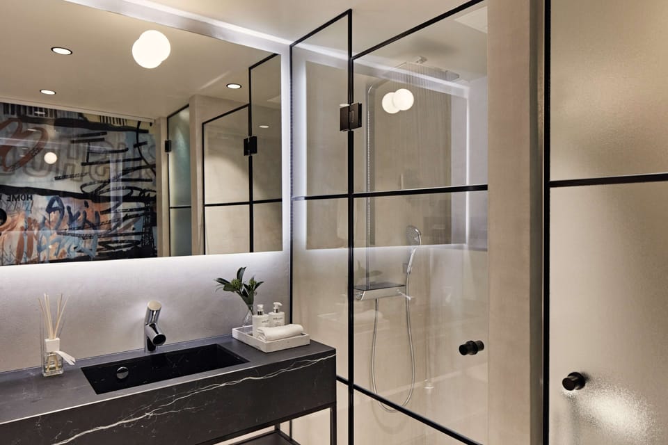 Shower, rainfall showerhead, free toiletries, hair dryer