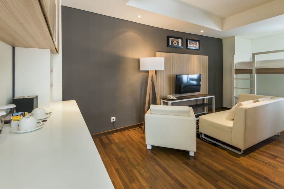 Family Room | In-room safe, individually decorated, desk, iron/ironing board