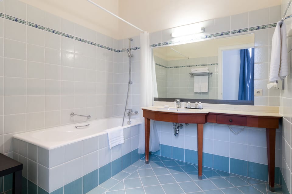 Classic Double or Twin Room | Bathroom | Combined shower/tub, deep soaking tub, free toiletries, hair dryer