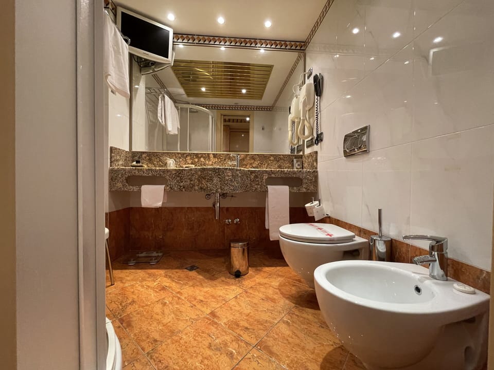 Shower, rainfall showerhead, free toiletries, slippers