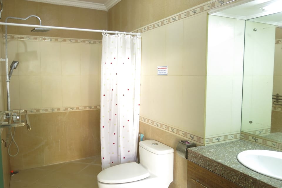 Superior Room | Bathroom shower