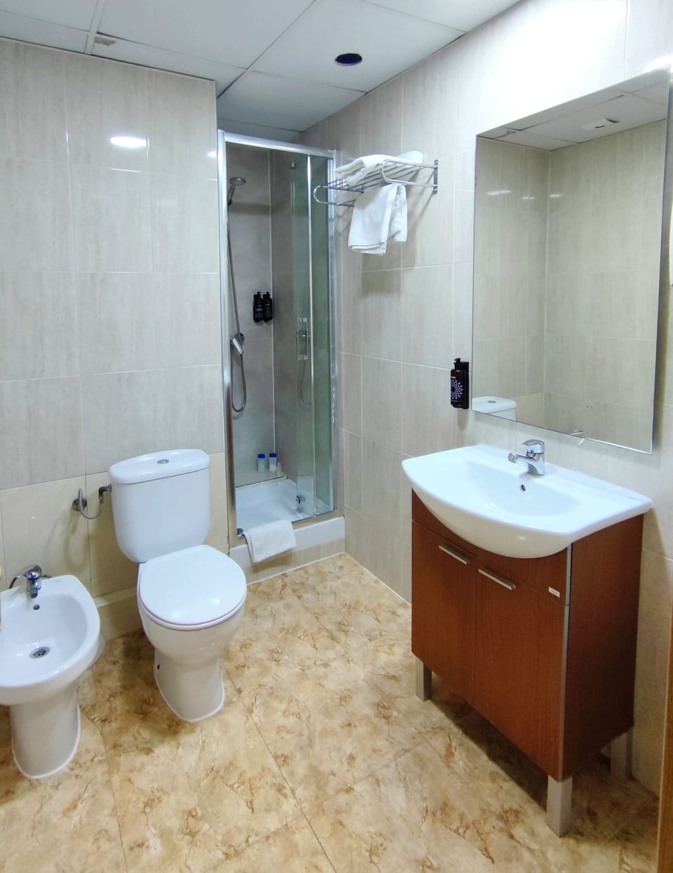 Economy Double Room with Shared Bathroom | Bathroom | Shower, free toiletries, towels