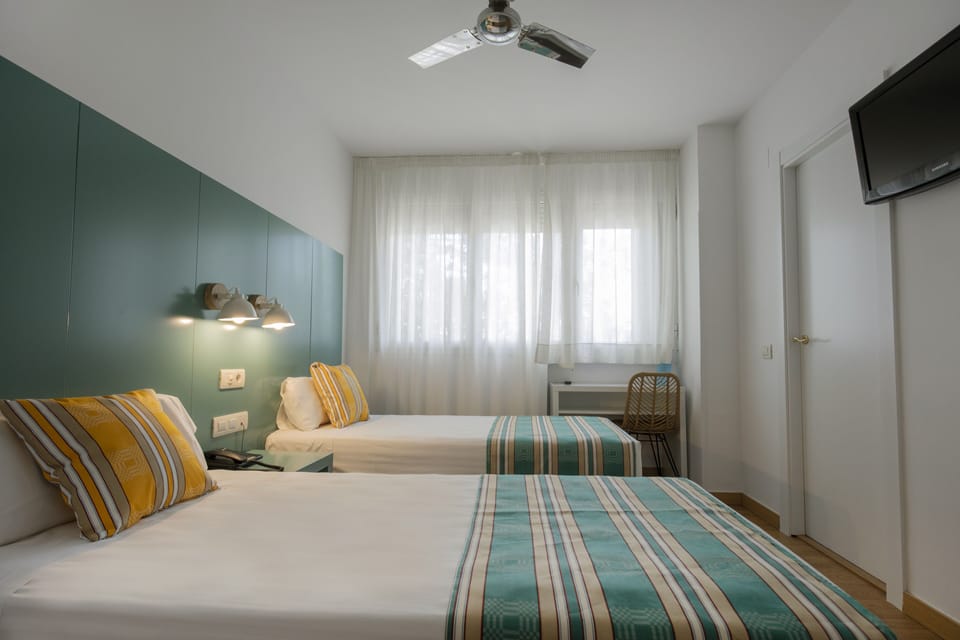 In-room safe, free WiFi, bed sheets