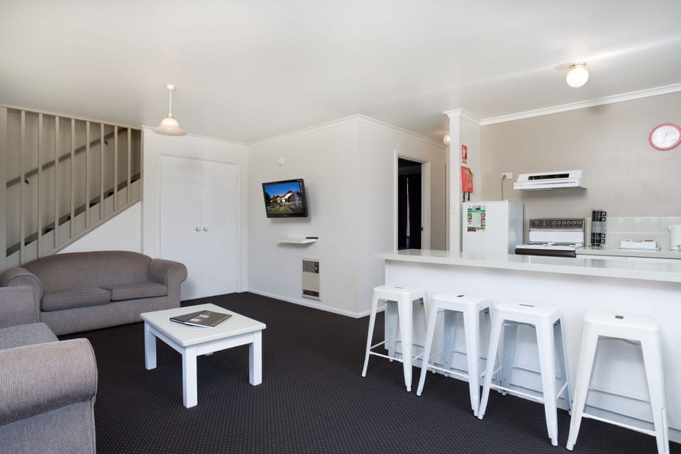 Two Bedroom Vista Chalet | In-room safe, iron/ironing board, free WiFi, bed sheets