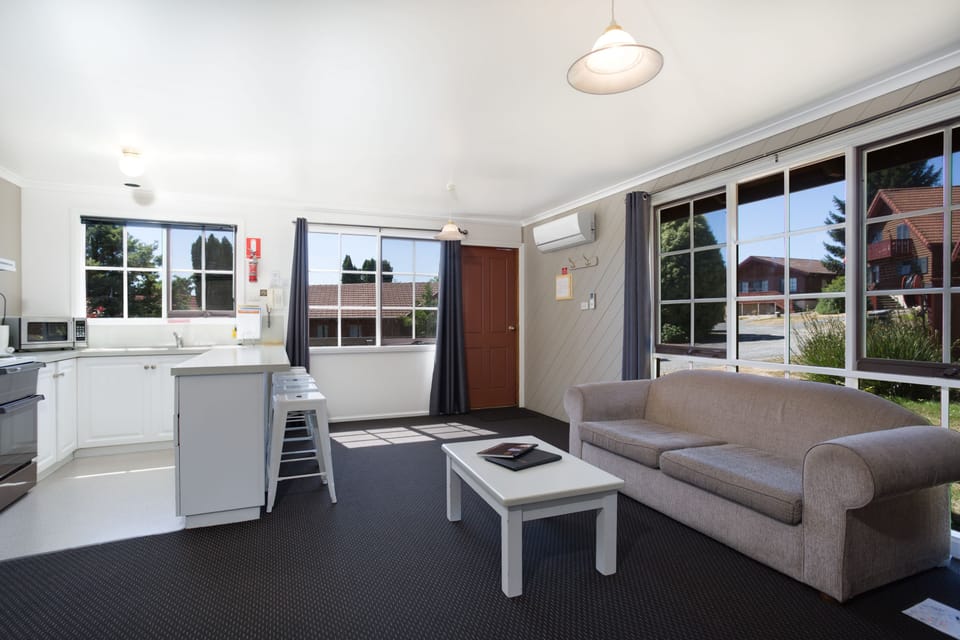 Two Bedroom Vista Chalet | In-room safe, iron/ironing board, free WiFi, bed sheets