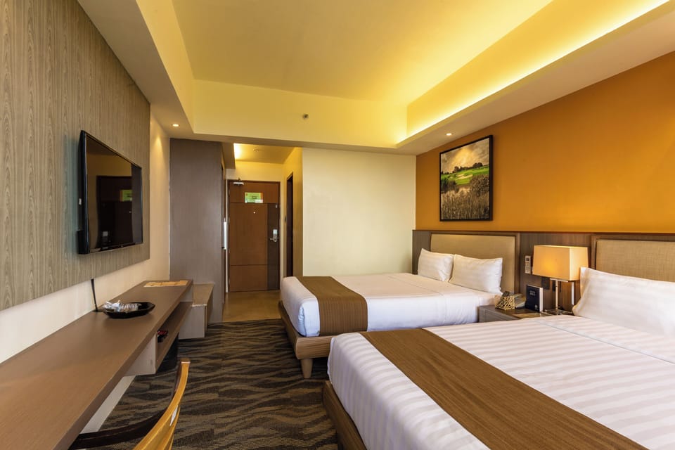 Deluxe Double Bed with Lake View | In-room safe, desk, iron/ironing board, free WiFi