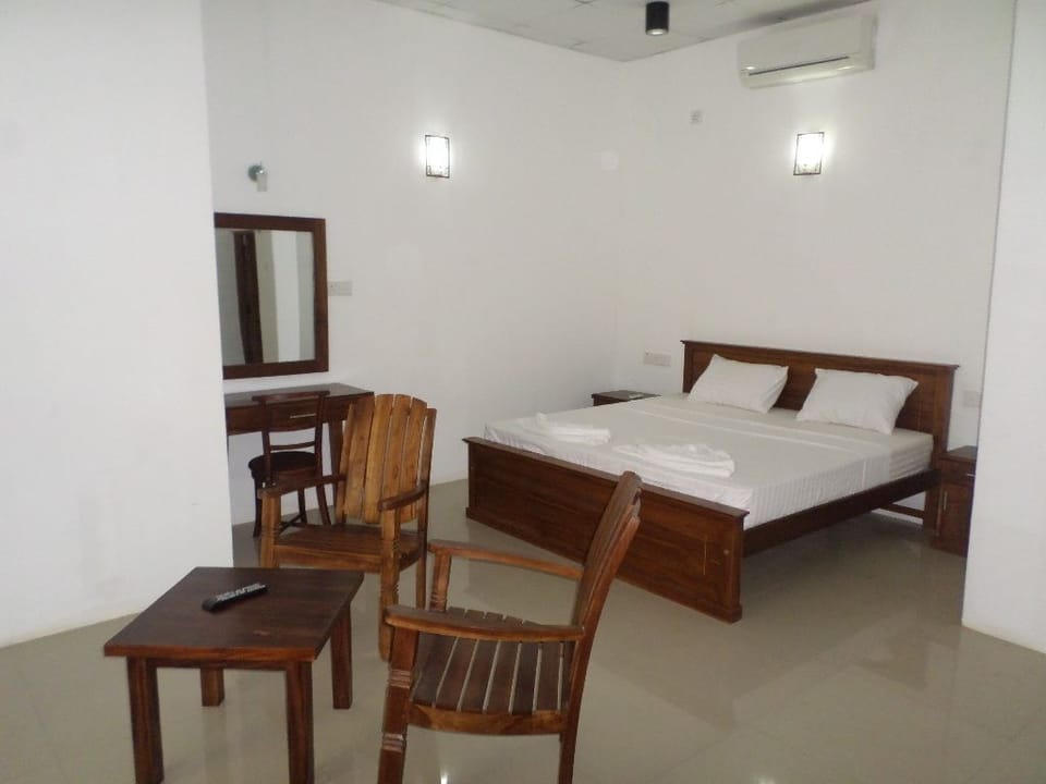 Double Room, Private Bathroom, Garden View | Desk, rollaway beds, free WiFi
