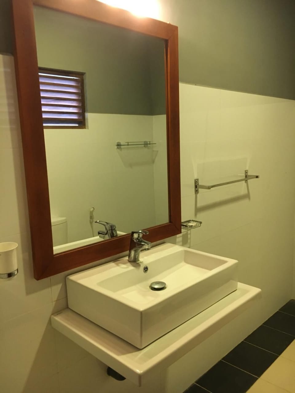 Shower, free toiletries, bathrobes, bidet