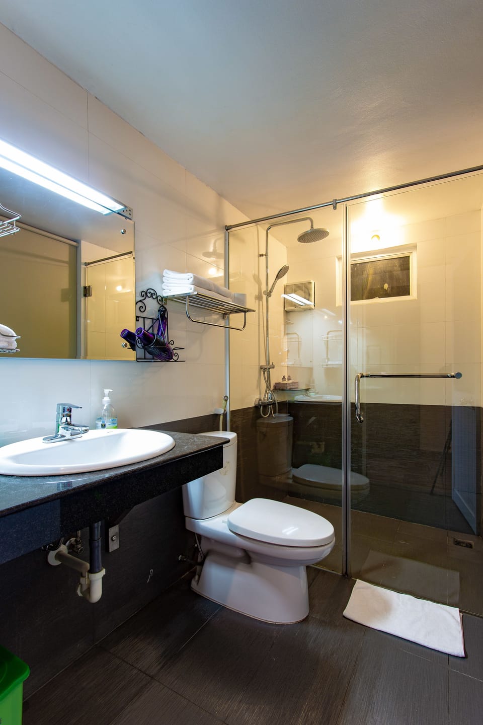 Shower, rainfall showerhead, free toiletries, hair dryer
