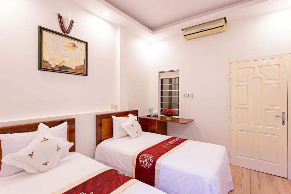 Standard Room | Desk, blackout drapes, soundproofing, free WiFi