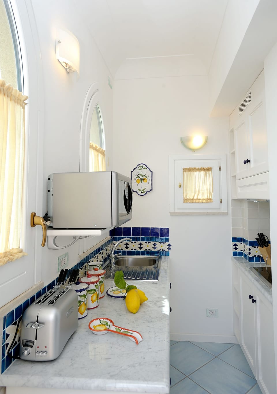 Deluxe Studio, Balcony, Sea View | Private kitchen | Fridge, microwave, stovetop, dishwasher