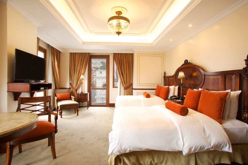 Premium Suite, 2 Twin Beds, Park View | 1 bedroom, premium bedding, down comforters, in-room safe