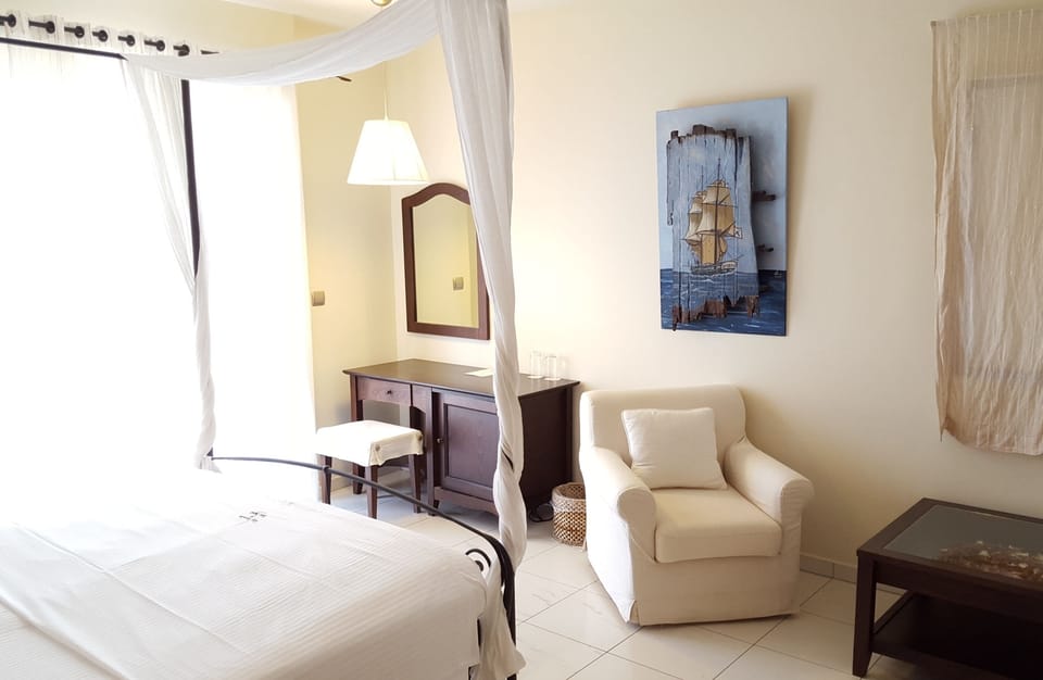 Double Room | Individually decorated, desk, laptop workspace, soundproofing