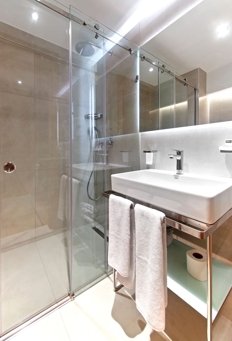 Standard Double Room | Bathroom | Shower, free toiletries, hair dryer, slippers