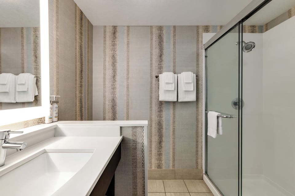 Premium bedding, in-room safe, desk, iron/ironing board