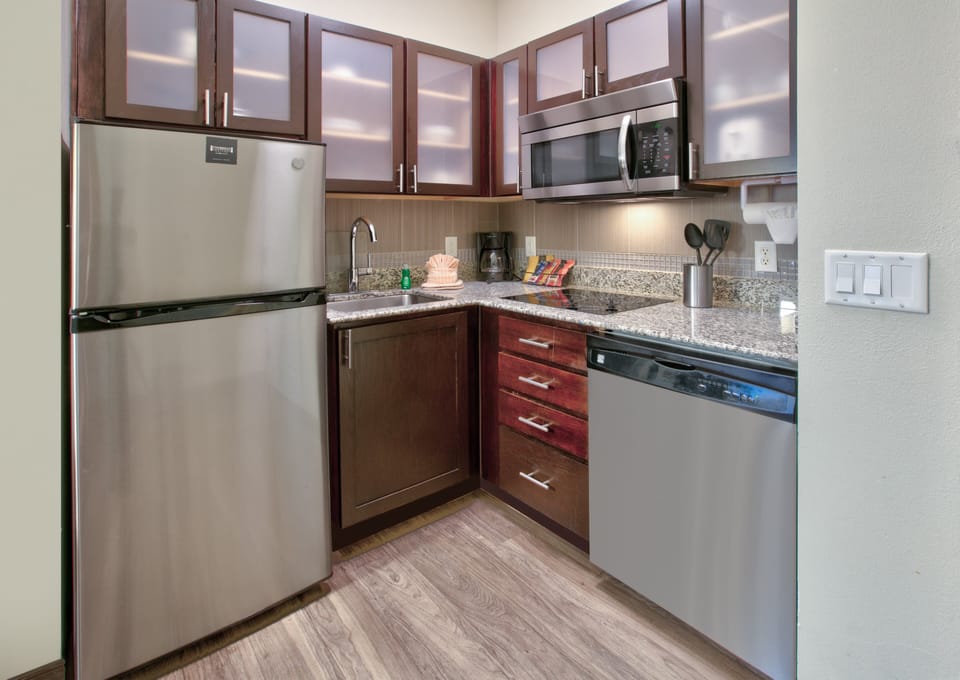 Fridge, microwave, stovetop, dishwasher