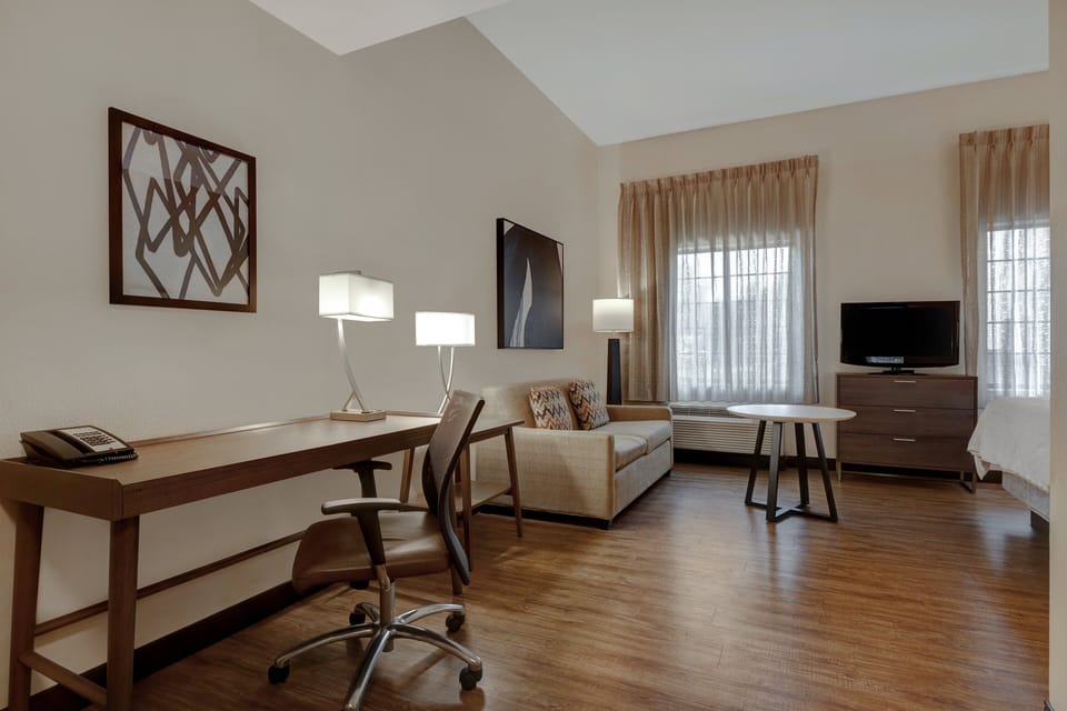 Hypo-allergenic bedding, down comforters, in-room safe, desk