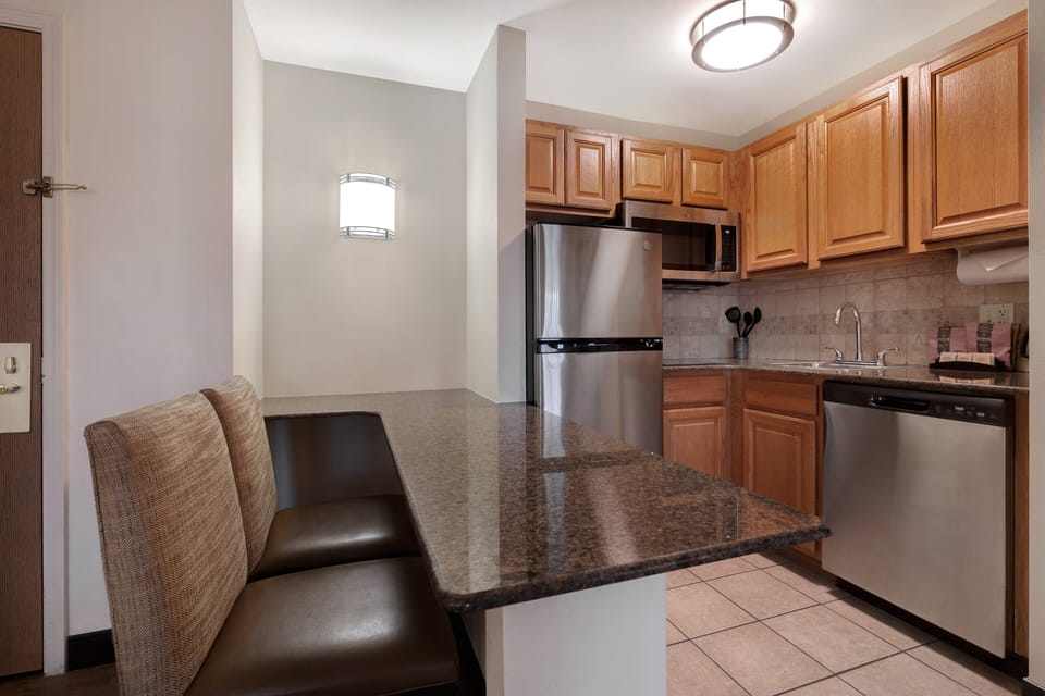Suite, 1 Bedroom | Hypo-allergenic bedding, down comforters, in-room safe, desk