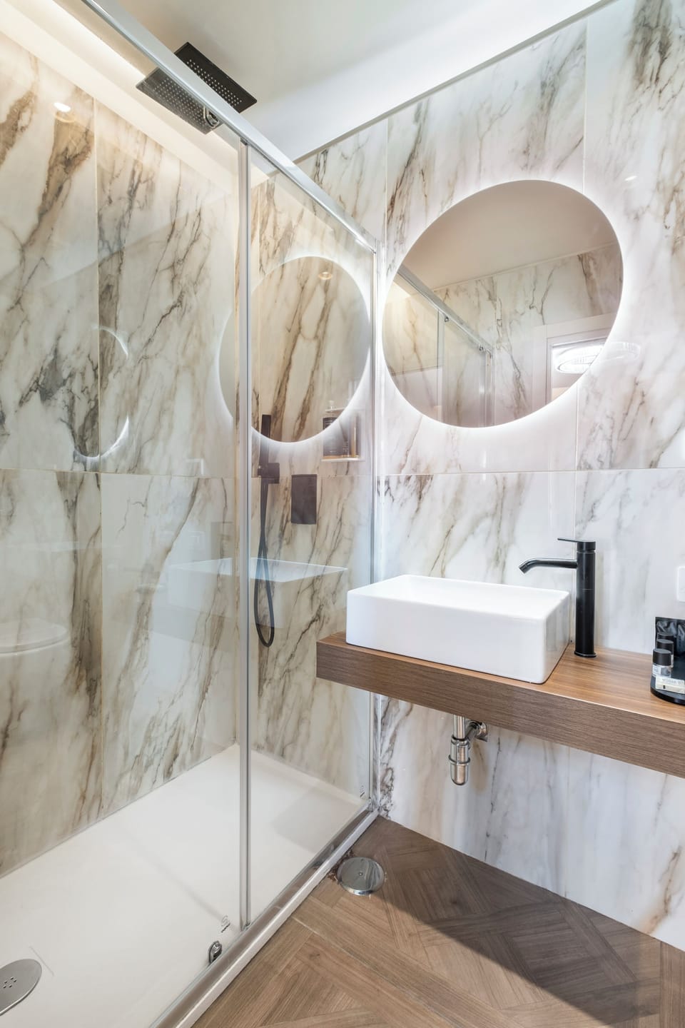 Superior Room | Bathroom | Free toiletries, hair dryer, towels, soap