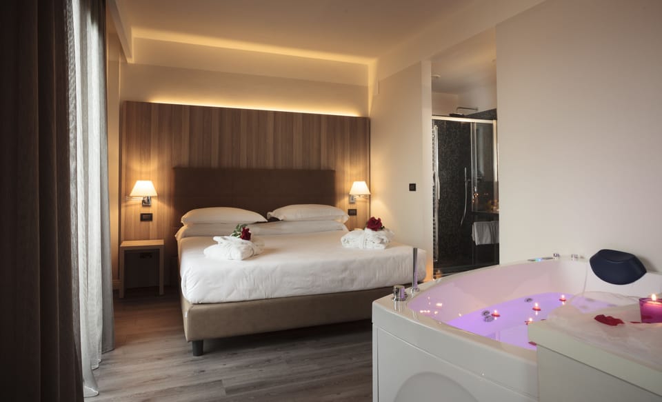 Deluxe Double Room | Minibar, in-room safe, desk, laptop workspace