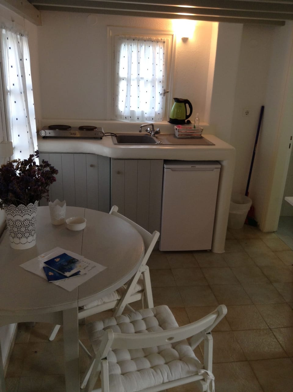 Apartment (Split Level) | Private kitchen | Coffee/tea maker, fridge, stovetop, cookware/dishes/utensils