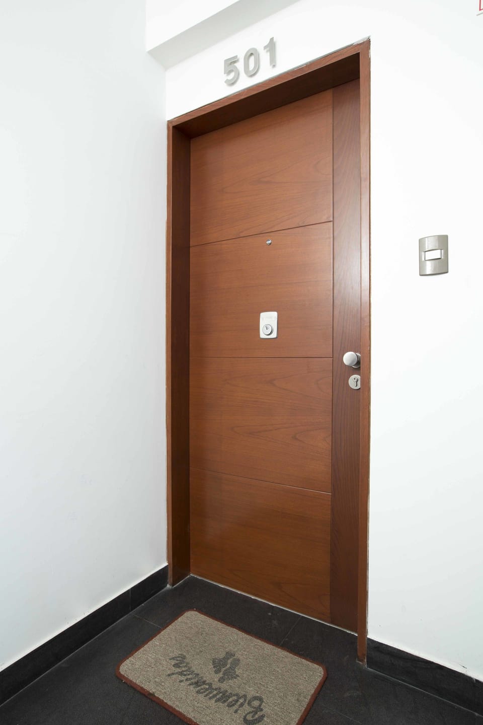 Exclusive Apartment, 3 Bedrooms (501) | 3 bedrooms, in-room safe, desk, WiFi (free)
