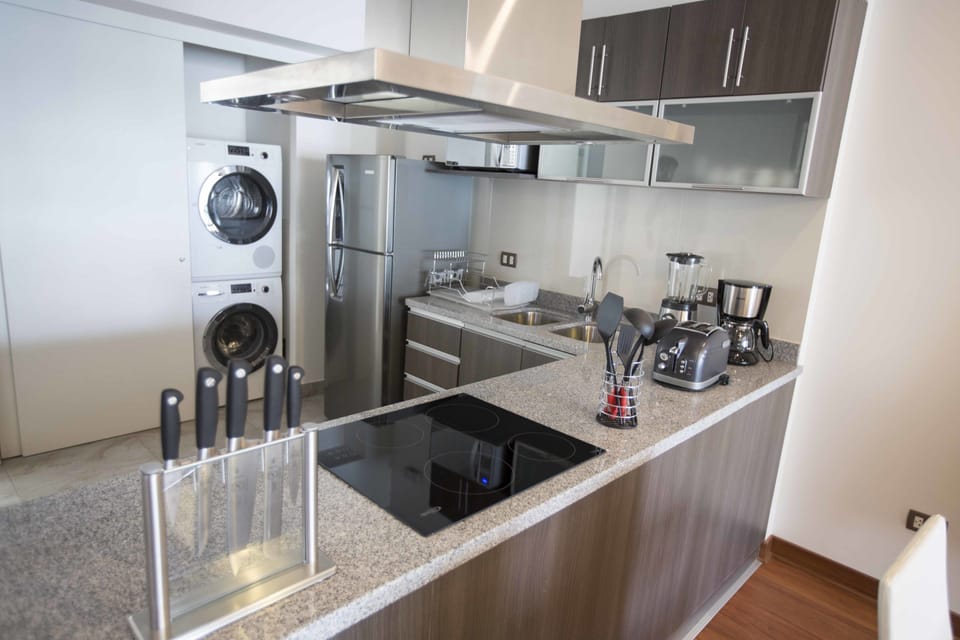 Exclusive Apartment, 3 Bedrooms (501) | 3 bedrooms, in-room safe, desk, WiFi (free)