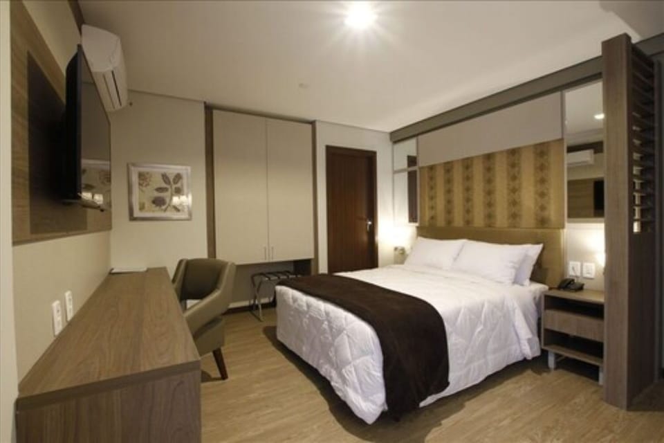 Luxury Double Room | Minibar, in-room safe, desk, laptop workspace