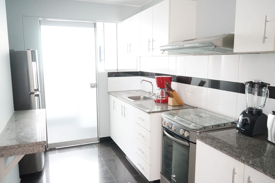 Business Apartment, 4 Bedrooms | 3 bedrooms, soundproofing, WiFi (free), bed sheets