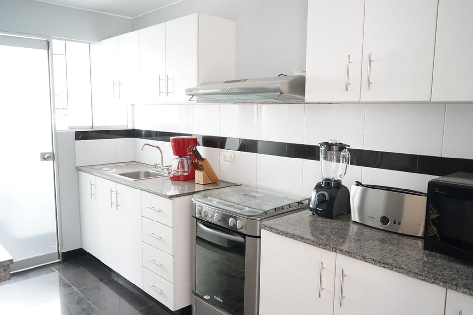 Business Apartment, 4 Bedrooms | 3 bedrooms, soundproofing, WiFi (free), bed sheets