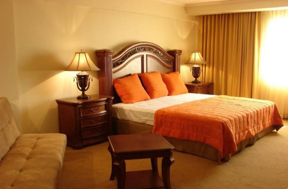 Premium bedding, in-room safe, desk, blackout drapes
