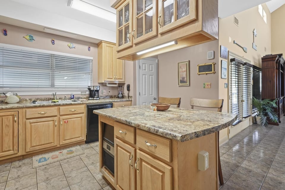 House, 4 Bedrooms | Private kitchen | Fridge, microwave, oven, dishwasher