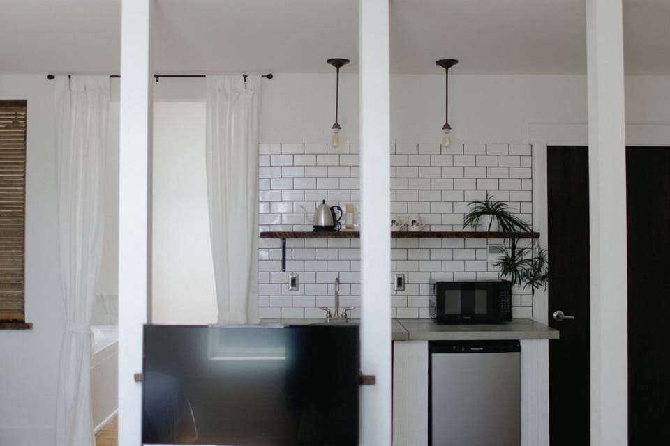 Casablanca | Minibar, desk, iron/ironing board, free WiFi