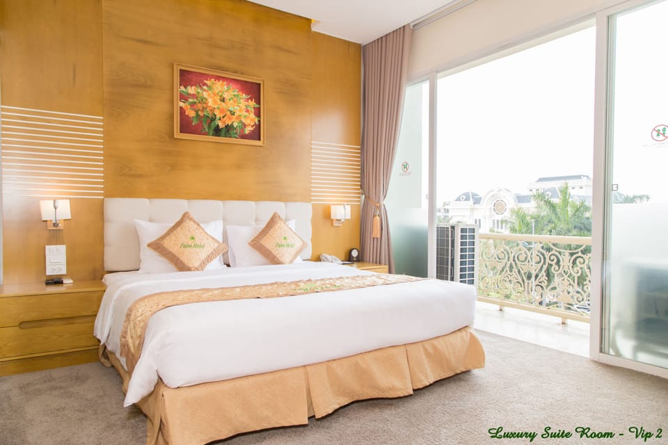 Luxury Suite, 1 Queen Bed, Hot Tub, City View | 1 bedroom, premium bedding, memory foam beds, minibar
